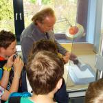 "Leibniz geht nach draußen" - 5a bei der Polizei 22.5.13