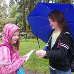 "Leibniz geht nach draußen" - 5d säubert Spielplätze - 22.5.13