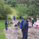 "Leibniz geht nach draußen" - 5d säubert Spielplätze - 22.5.13