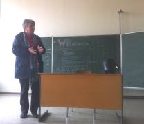 "Leibniz lädt ein" - Frau Dekanin Zimmermann-Geisert im Ethik-Kurs 11