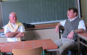 "Leibniz lädt ein" - Dr. Gerhard und Norbert Hauck im Kurs 12 BI2 - 22.5.13