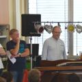 Sextaner der BigBand-Klasse erkunden Instrumente 9/16